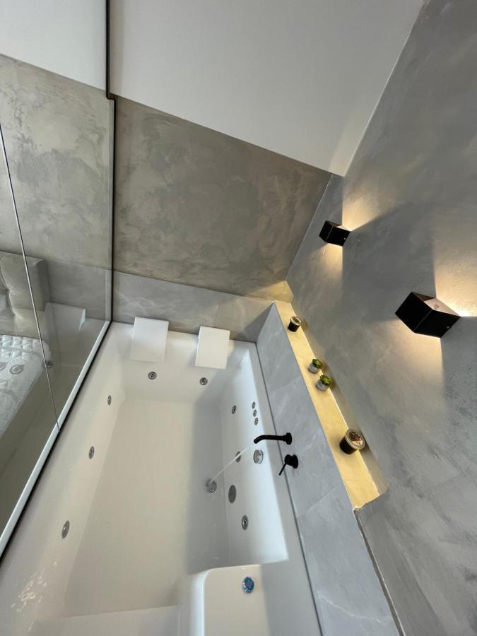 Jacuzzi Suite Ladadika Soluň Exteriér fotografie